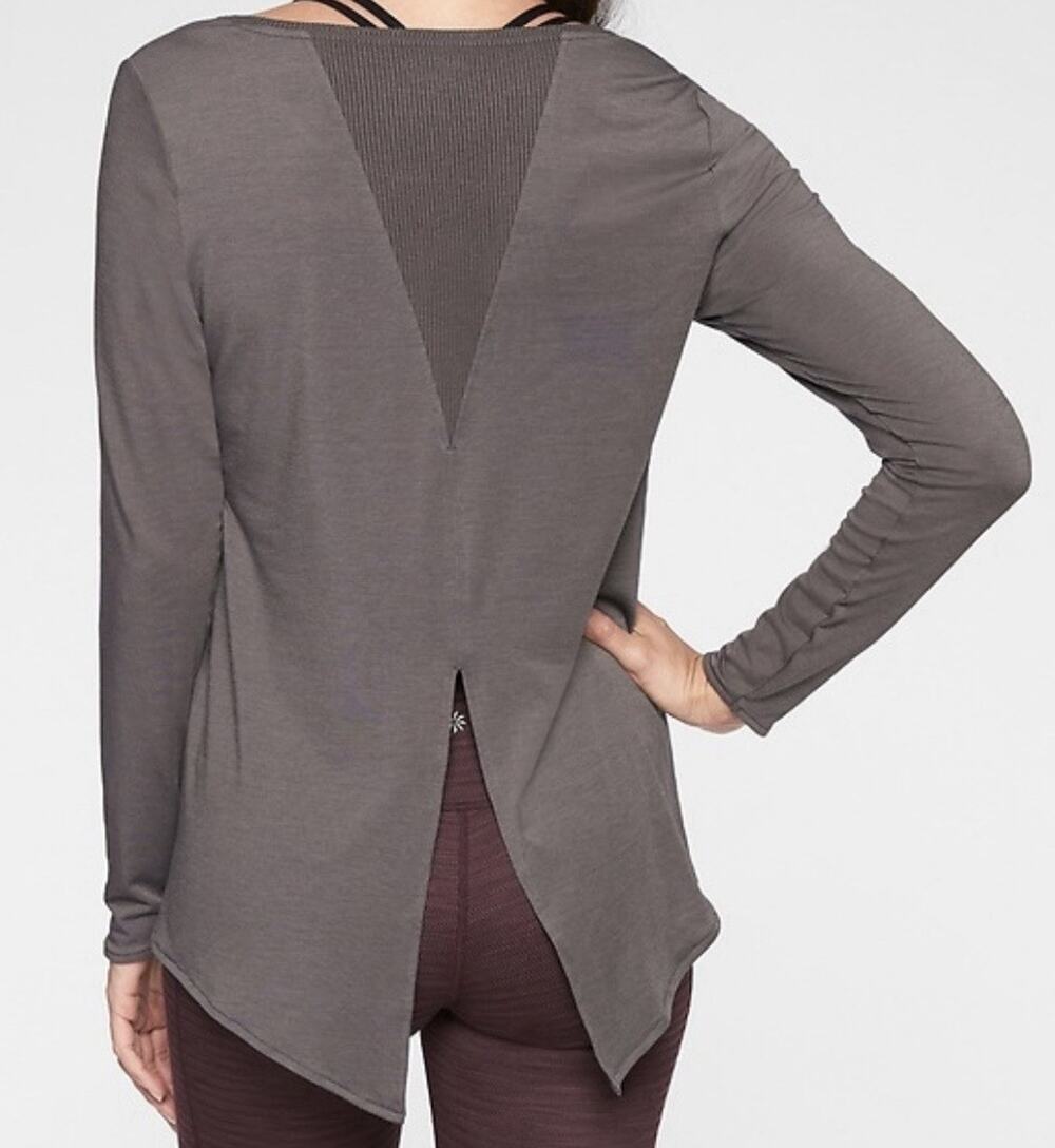 Athleta Essence Semi Fit Long Sleeve Shirt Top Womens M Back Slit Sporty Casual